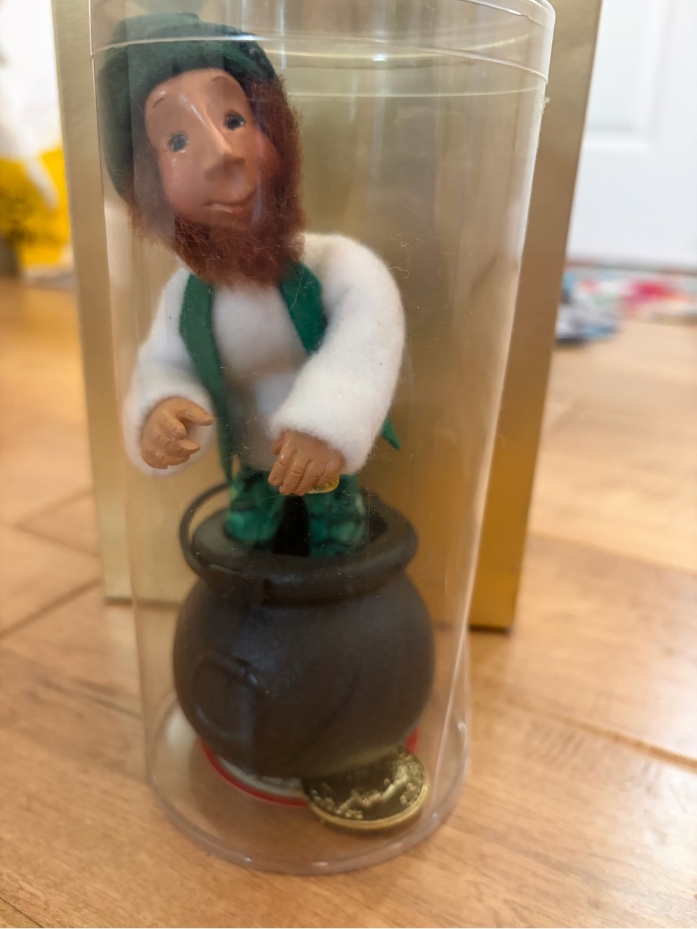 Byers Choice Carolers Kindle Rich Irish Leprechaun w/ Pot Gold Coin Rare